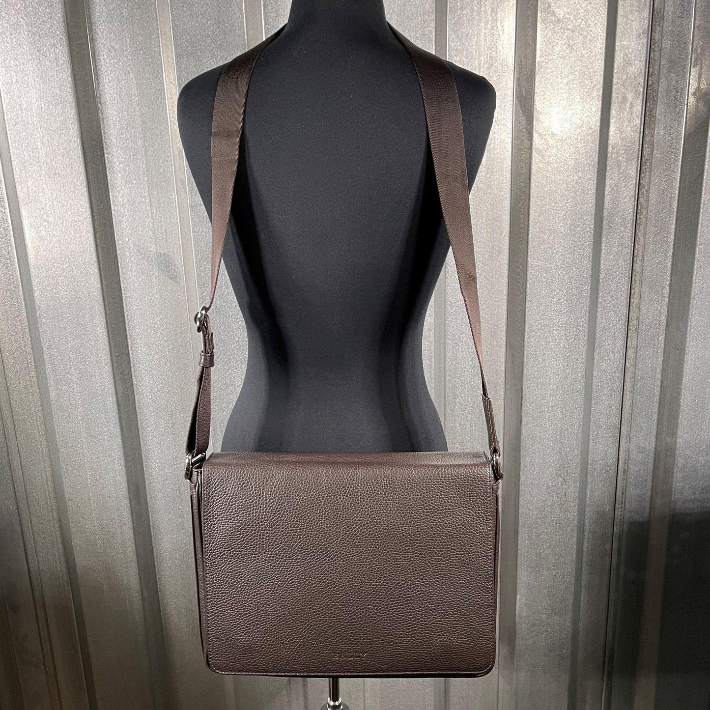 Bally Menny Coffee Leather Messenger Bag | Positivo Clothing