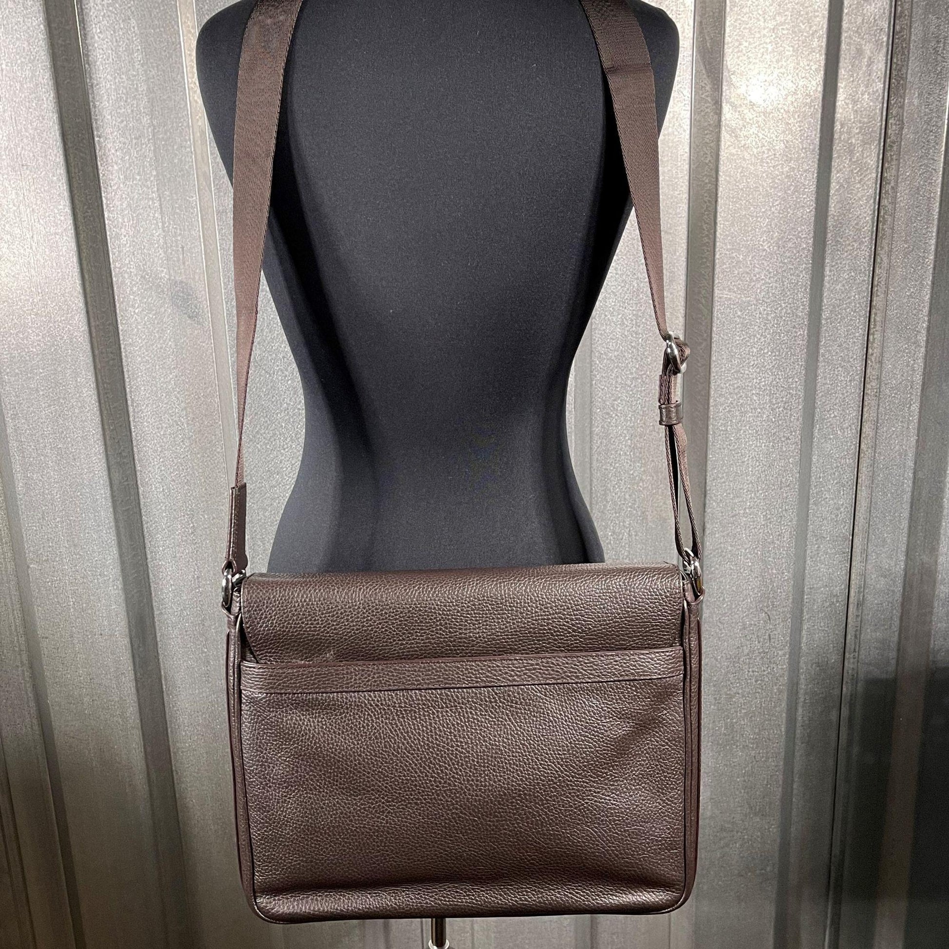 Bally Menny Coffee Leather Messenger Bag | Positivo Clothing