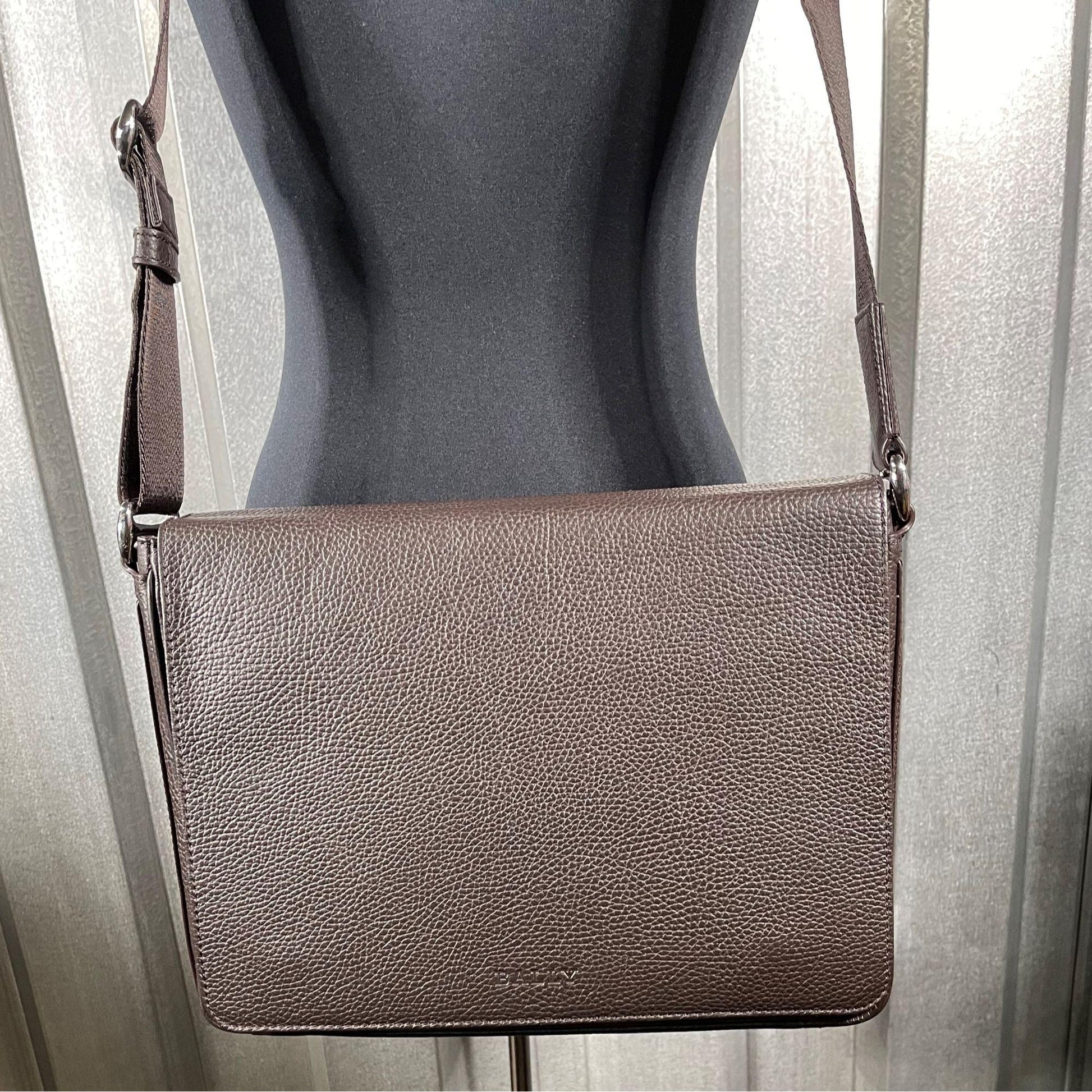 Bally Menny Coffee Leather Messenger Bag | Positivo Clothing